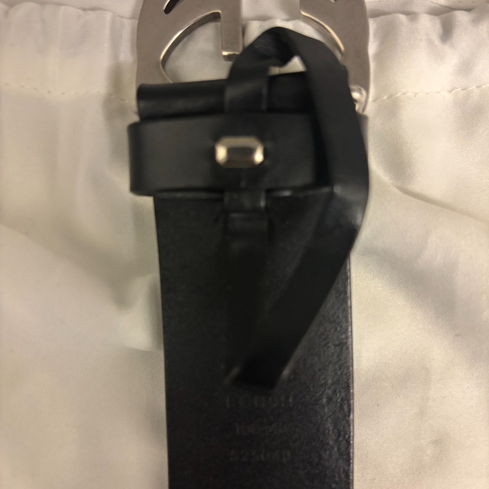 Gucci Black Belt with Silver Interlocking G Buckle - Picture 2 of 4